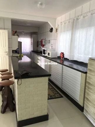 Imagem Casa mobiliada, decorada à venda com 06 suítes, piscina localizada na Quadra Mar na Praia do Estaleiro em Balneário Camboriú.