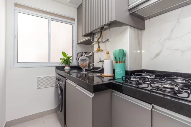 Imagem Apartamento reformado 2 Dormitórios, sendo 1 suite, sacada e vaga.