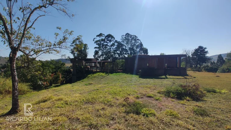 Imagem Oásis de Encanto em Atibaia: Chácara com Casa Aconchegante e Potencial Incrível!