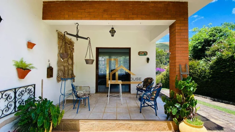 Imagem Casa linear com 3 dormitórios 2 suítes à venda, 284 m² Com lazer privativo - Albuquerque - Teresópolis/RJ