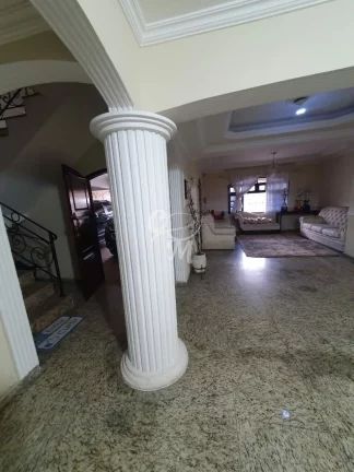 Imagem Sobrado com 4 Dormitórios e 4 vagas