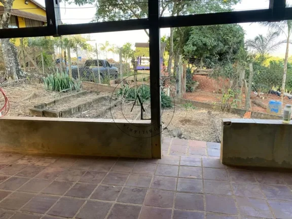 Imagem Chácara Encantadora com 2 Dormitórios, Piscina e Ampla Área Verde