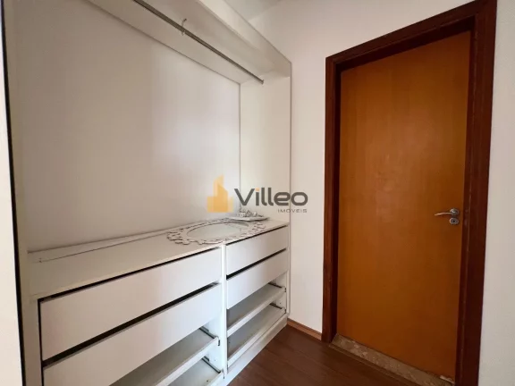 Imagem Descubra esta magnífica residência localizada no exclusivo condomínio do charmoso bairro Chácara...