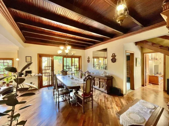 Imagem Casa contemporânea, com ótimo acabamento, muita natureza e privacidade.