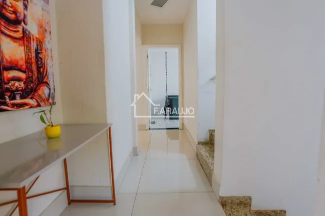 Imagem Casa em Condomínio à venda em Villa dos Inglezes com 330m² 3 suítes, 4 vagas
