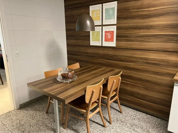 Imagem Lindo apartamento 172 M², 4 dormitórios sendo 3 suítes, 1 espaçosa sala, 1 bela varanda gourmet, 5 banheiros, lavabo, 4 vagas de garagem. Ar split.