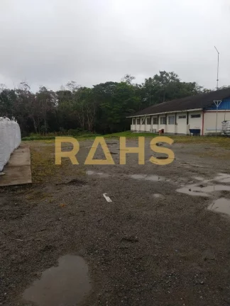 Imagem Este galpão comercial é localizado em Araquari, fundos do KM-65 da BR-101, com área total de 63.4...