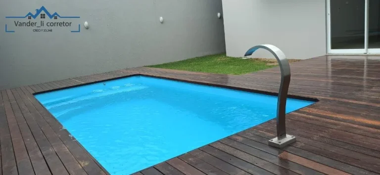 Imagem Imperdível Sobrado à Venda em Toledo-PR, Jardim La Sale II: 3 quartos, 3 suítes, 4 banheiros, 2 vagas, 200m²!