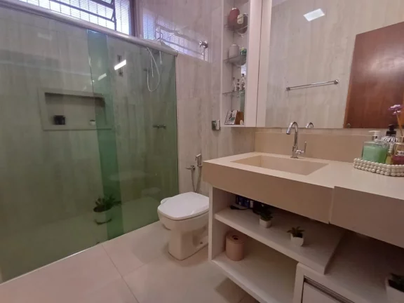 Imagem Sobrado para venda em Vila Santo Antônio com 4 quartos, sendo 2 suítes, 228m2