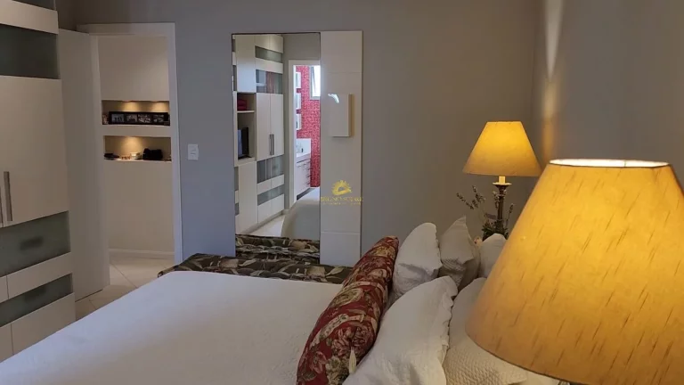 Imagem Apartamento Lateral com Vista Parcial para o Mar

Situado em um dos pontos mais privilegiados da Ens...