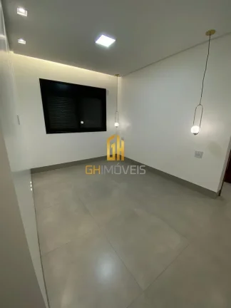 Imagem A casa possui 

- 3 suítes plenas sendo 1 master
- Sala 
- Cozinha 
- Área de serviço 
- 4 banhei...