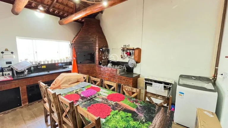 Imagem Casa 2 quartos, 2 garagens, fogão à lenha e churrasqueira, Quinta dos Açores