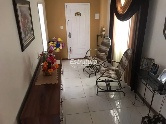 Imagem Sobrado com localização central e pátio amplo