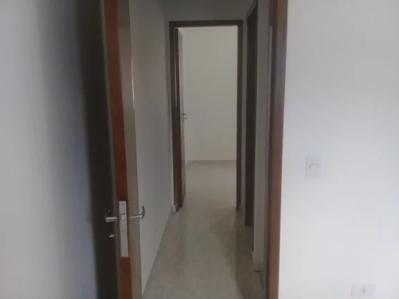 Imagem Sobrado em Condomínio para Locação em Praia Grande-SP, no Balneário Esmeralda: 2 quartos, 1 banheiro, 1 vaga, 60m².
