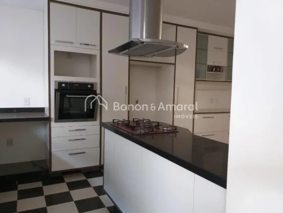 Imagem Linda residência disponível para venda no prestigiado condomínio Moinho do Vento, um dos mais exc...
