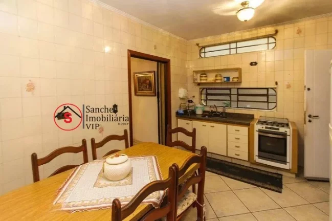 Imagem SOBRADO COM 3 DORMITÓRIOS A VENDA NA VILA ZELINA. 2 VAGAS COBERTAS E QUINTAL. EXCELENTE LOCALIZAÇÃO, AO LADO DO LARGO DA VILA ZELINA E PADARIA CEPAM.