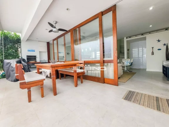 Imagem Belíssima casa de Villagio à venda com 4 Dormitórios sendo 2 suítes 232m² na Riviera de São Lourenço - Bertioga SP