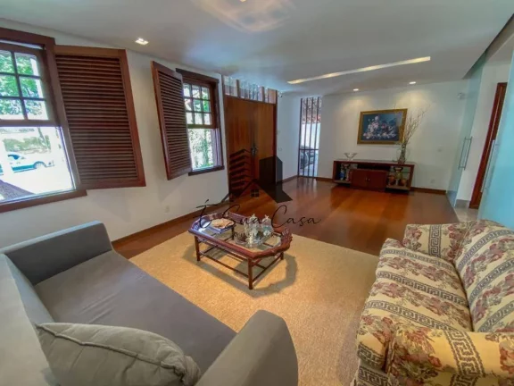 Imagem Casa de 5 Quartos no Bairro Bandeirantes