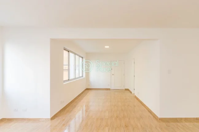 Imagem Ótimo apto com 145m², no Itaim. Amplo living para três ambientes - todos com grandes janelões, s...