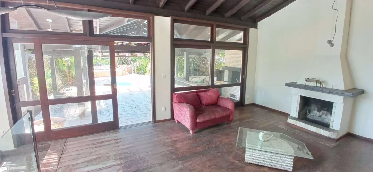 Imagem Casa com 4 dormitórios (2 suítes) à venda, 326 m² - Lagoa da Conceição - Florianópolis/SC (TRAPICHE EXLUSIVO COM ACESSO À LAGOA)