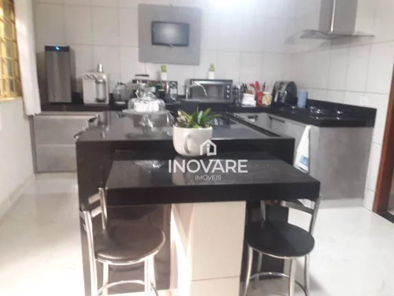Imagem Casa com 3 dormitórios à venda, 200 m² por R$ 480.000 - Ferreira da Costa - Itumbiara/GO