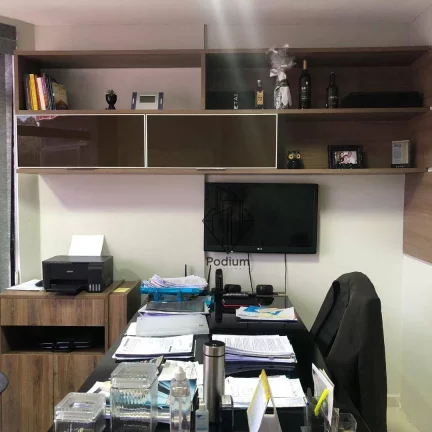 Imagem Sala comercial com móveis planejados e excelente localização na Torre - SA0037
