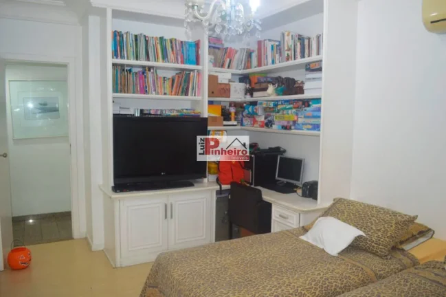 Imagem 4 Suites CIDADE JARDIM Apartamento com 210m2