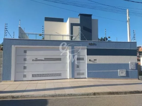 Imagem Casa com ótimo acabamento e decoração.