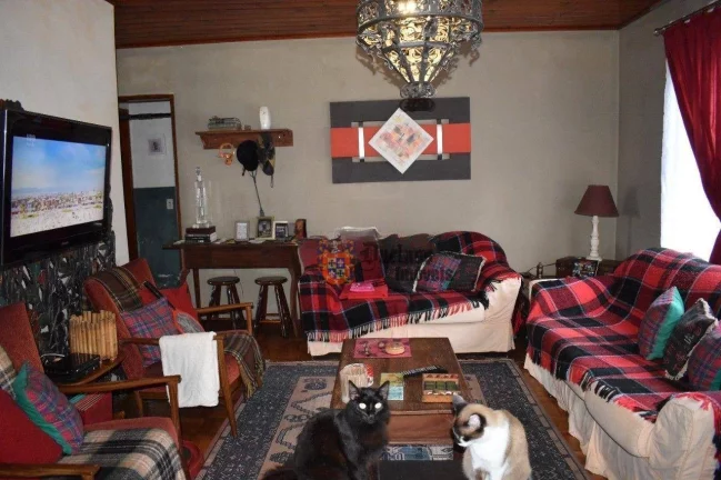 Imagem Casa com 4 dormitórios à venda, 222 m² por R$ 960.000 - Vila Abernéssia - Campos do Jordão/SP