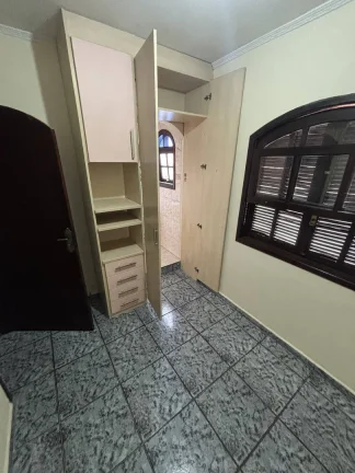 Imagem Sobrado com 2 suítes com garagem - Próximo Praça Sampaio Vidal