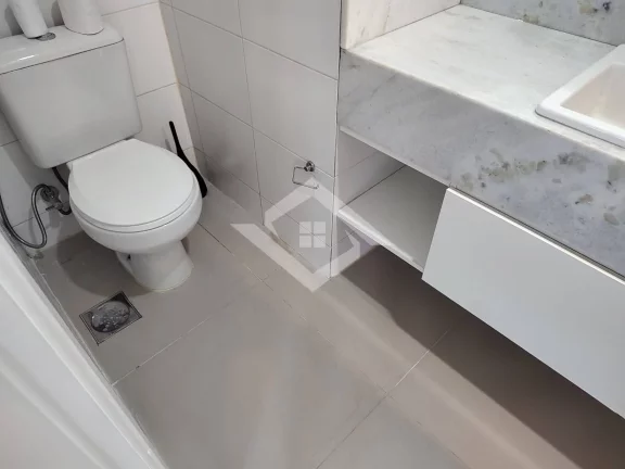 Imagem Apartamento com 2 qts mobiliado 72m² suíte e varandão - Barra da Tijuca