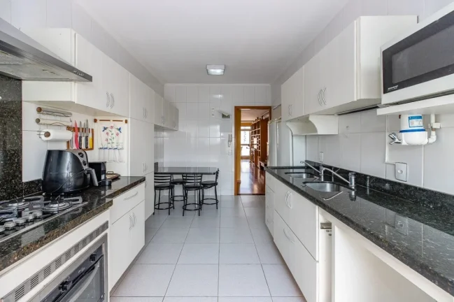 Imagem Apartamento 138M², 3Q, 2 Banheiros, 2 Vagas, Varanda, Espaço Gourmet, Gerador, Depósito, Despensa, Copa, Dependência de Funcionário, Portaria 24h.