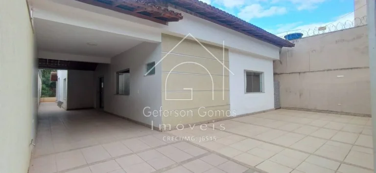 Imagem Casa à venda - 05 Quartos (03 Suíte) - Centro - Mantena/MG