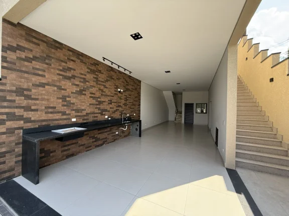 Imagem Casa Alto Padrão com Piscina e Salão, Nova Jaguari SP