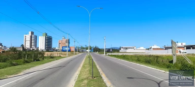 Imagem Terreno de 2.112m² à Venda na Avenida Pedro Zapelini