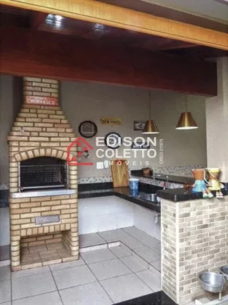 Imagem Casa de frente para área verde, Parque Santa Cecília com 3 dormitórios.