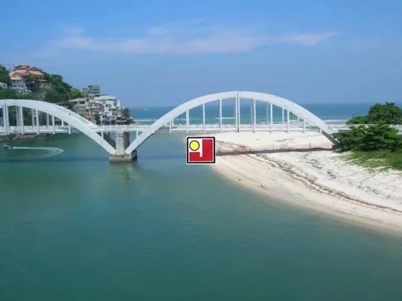 Imagem Alugo Loft e cobertura em Barra de Guaratiba, na rua da Praia. R$1700,00 loft e R$3000,00 cobertura. Atravessou a rua e está no mar. Nunca habitado.