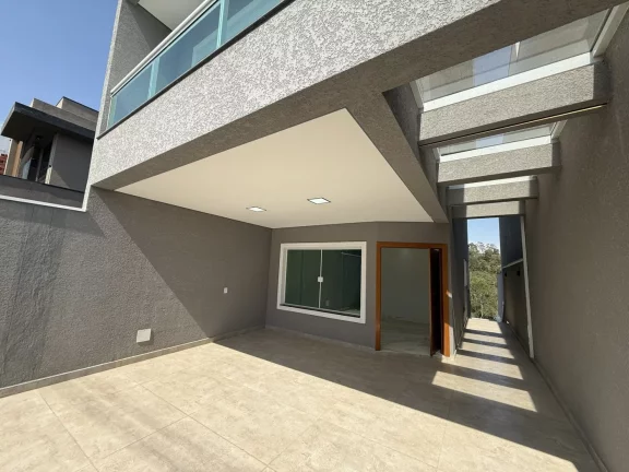Imagem Casa Top com 4 Garagens, Vista para Mata e Salão de Festas