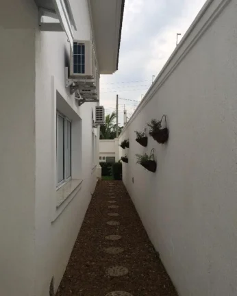 Imagem Imperdível oportunidade de casa para venda ou locação em Guarujá-SP, no Balneário Praia do Pernambuco: 4 quartos, 4 suítes, 2 salas, 4 banheiros, 2 vagas de garagem, 300m². Aproveite!