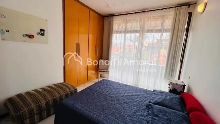 Imagem Linda casa em condomínio - ampla, funcional e muito aconchegante!

Documentação ok para financiam...