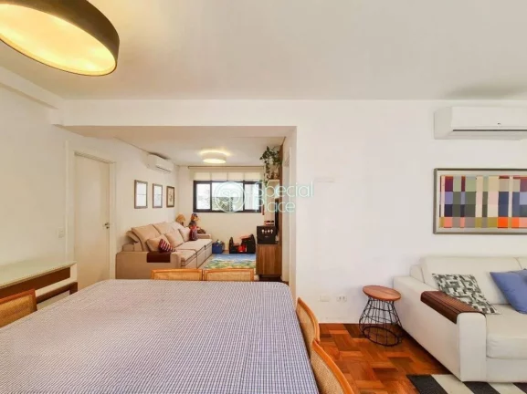 Imagem Um cuidadoso projeto de reforma moderno e funcional. São 129,75m² de área útil, três dormitóri...