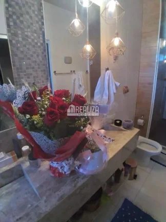 Imagem Casa com Espaço Gourmet e Hidro no Condomínio Portal Beija-flor, bairro Morada Du Park - Uberaba