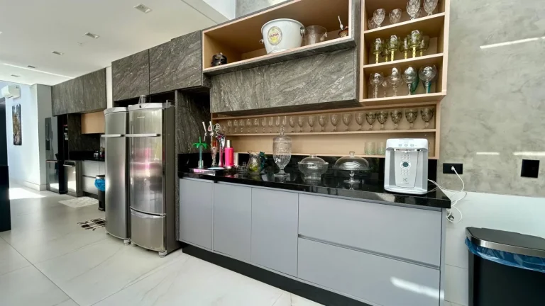 Imagem Imperdível! Casa à venda em Riviera de São Lourenço Módulo 04: 7 quartos, 7 suítes, 2 salas, 6 vagas de garagem, 427,73m² de área.