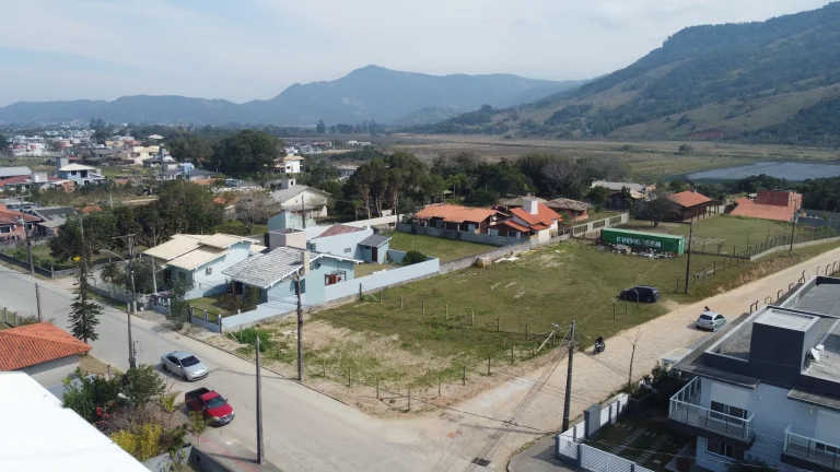 Imagem Terreno à venda no Loteamento Pedra Branca em Garopaba/SC