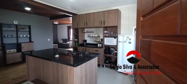 Imagem Casa a Venda Localizado na Região da Nova Suiça em Campos do Jordão -SP.