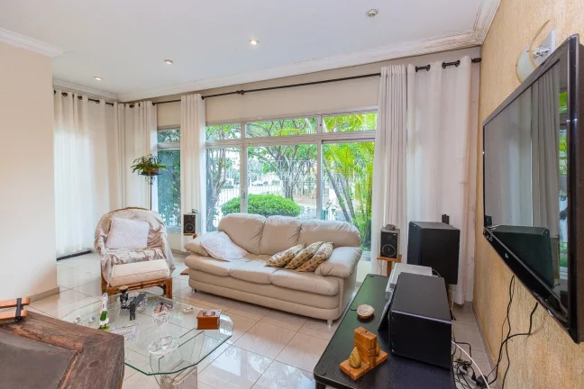 Imagem CASA TÉRREA JD SAÚDE 209,00 M 3 DORMITÓRIOS SENDO 2 SUÍTES SALA 3 AMBIENTES AMPLOS LAREIRA COZINHA ÁREA SERVIÇO CHURRASQUEIRA SALÃO FESTAS 4 VAGAS
