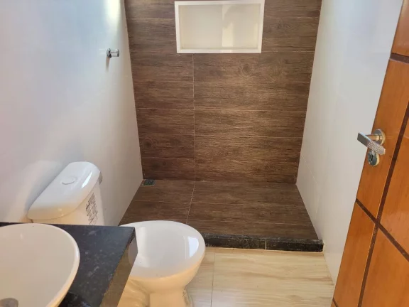 Imagem Casa com excelente quintal e área gourmet/ lazer com mini parquinho.