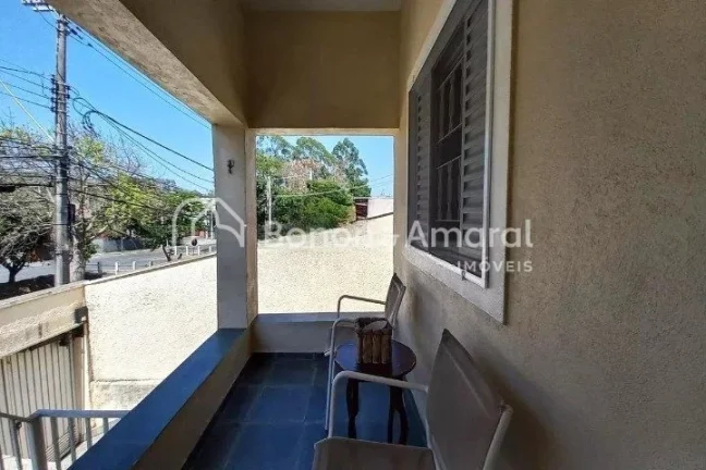 Imagem Casa isolada com 3 dorms , 1 suíte, sala e cozinha planejada. Ambientes com ar-condicionado e área...