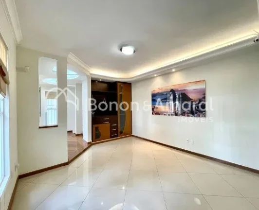 Imagem **UMA CASA PARA CHAMAR DE OÁSIS!**

Situada em uma localização privilegiada, próximo a padarias,...