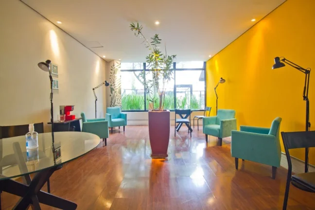 Imagem Apartamento 34M² Reformado, 1Q, 1 Banheiro, 1 Vaga, Varanda, Piscina, Academia, Salão de Festas, Sol da Manhã, Portaria 24h.